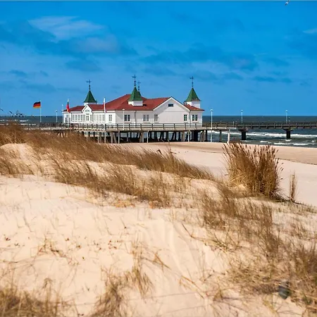 Strandlaeufer * Heringsdorf (Usedom)